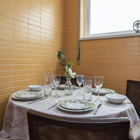 B99 - Barreira Alley Townhouse In