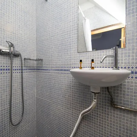 B99 - Barreira Alley Townhouse In Λάγος