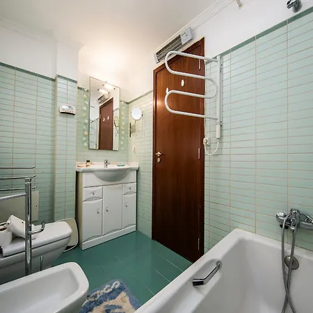 B99 - Barreira Alley Townhouse In *
