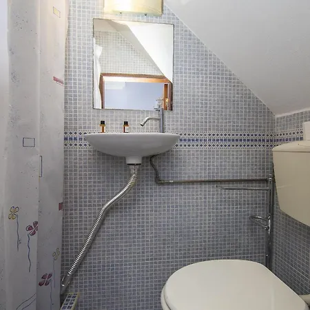 B99 - Barreira Alley Townhouse In