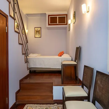 B99 - Barreira Alley Townhouse In *