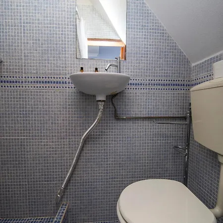 B99 - Barreira Alley Townhouse In Lagos
